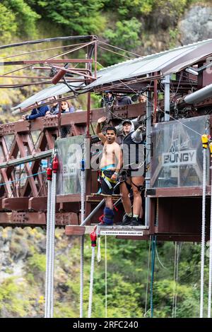 Bungy Jumping vom Kawarau Bridge Bungy Geburtsort über der Kawarau Gorge in der Nähe von Queestown, South Island, Neuseeland. Foto: Rob Watkins Stockfoto