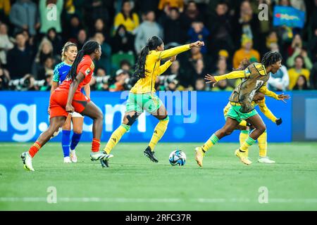 Melbourne, Victoria, Australien. 2. Aug. 2023. MELBOURNE, AUSTRALIEN - 02. AUGUST: Jamaikanische Spieler feiern das Zeichnen mit Brasilien und werden bei der FIFA Women's World Cup Australia & Neuseeland 2023 im Melbourne Rectangular Stadium am 02. August 2023 (Kreditbild: © Chris Putnam/ZUMA Press Wire) NUR REDAKTIONELLE VERWENDUNG! Nicht für den kommerziellen GEBRAUCH! Stockfoto