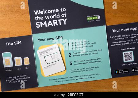 Eine neue SMARTY SIM-Karte. Hinweis: Personenbezogene Daten werden anonymisiert. Stockfoto
