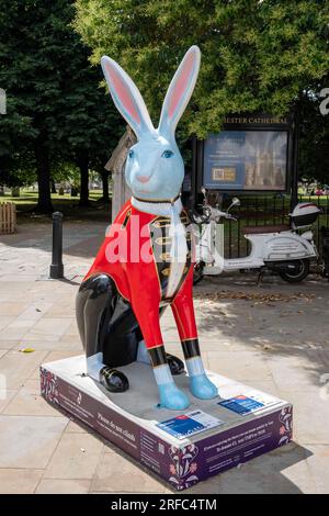 Hares of Hampshire Art Trail Winchester England 2022, H R Hare von Amanda Quellin The Square Sponsor Westquay Southampton Stockfoto