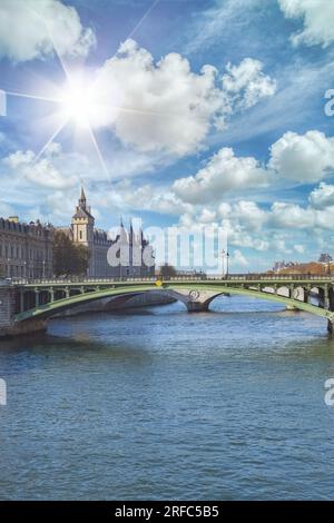 Paris, Blick auf die Brücke Notre-Dame und die Conciergerie auf der ile de la Cité Stockfoto
