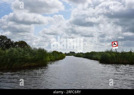 Broek op Langedijk, Niederlande. 14. Juli 2023. Das Gebiet der tausend Inseln in der Nähe von Scharwoude. Hochwertiges Foto Stockfoto