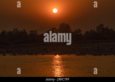 Ein Sonnenuntergang in einem See Stockfoto