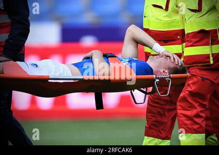 Genk, Belgien. 02. Aug. 2023. Bryan Heynen von Genk sieht bei einem Fußballspiel zwischen dem belgischen KRC Genk und dem Swiss Servette FC am Mittwoch, den 02. August 2023 in Genk, der ersten Etappe der zweiten Qualifikationsrunde für das UEFA Champions League-Gewinnspiel, verletzt aus. BELGA FOTO JOHAN EYCKENS Kredit: Belga News Agency/Alamy Live News Stockfoto