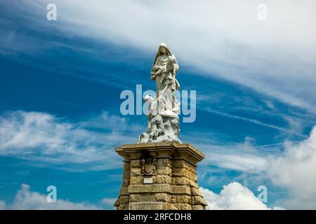 Kleine Entdeckungstour zur Landzunge Pointe du Raz in der wunderschönen Bretagne in der Nähe von Plogoff - Frankreich Stockfoto