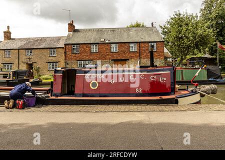 Stoke Bruerne am Kanal Stockfoto