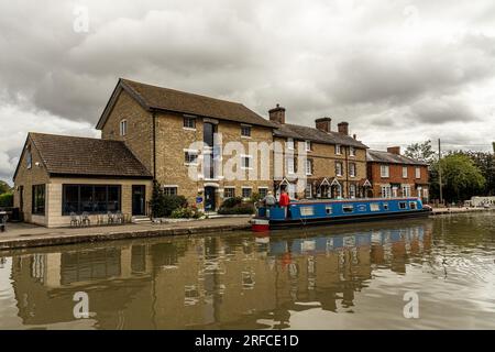 Stoke Bruerne am Kanal Stockfoto