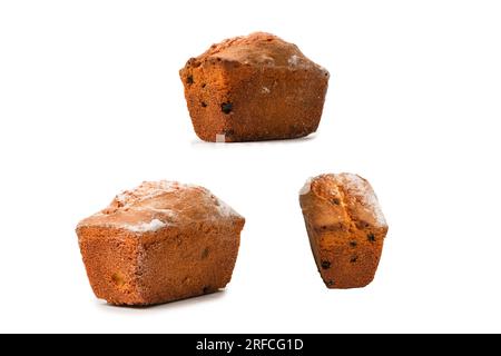 Ein Cupcake mit Rosinen auf weißem Hintergrund. Muffin. Stockfoto