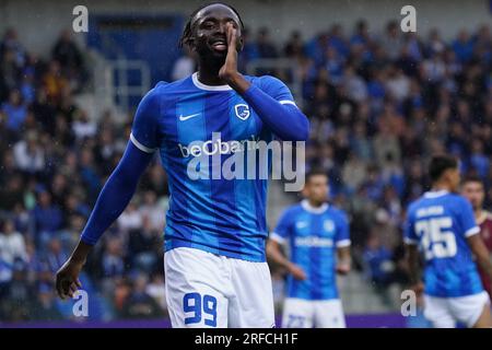 Genk, Belgien. 02. Aug. 2023. GENK, BELGIEN - AUGUST 2: Toluwase Arokodare von KRC Genk Gesten während des UEFA Champions League-Spiels zwischen KRC Genk und dem Servette FC in der Cegeka Arena am 2. August 2023 in Genk, Belgien (Foto von Jeroen Meuwsen/Orange Pictures) Guthaben: Orange Pics BV/Alamy Live News Stockfoto