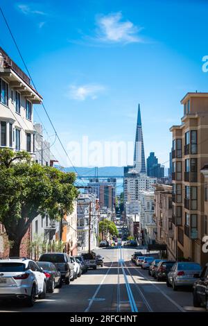 Blick auf die Transamerica Pyramide und die Bucht in San Francisco, Kalifornien Stockfoto