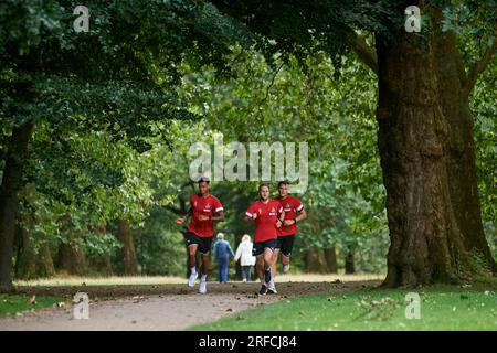 KÖLN, DEUTSCHLAND - 2. August 2023: Davie Selke, Benno Schmitz, Luca Kilian. Praxis des 1. FC Köln Stockfoto