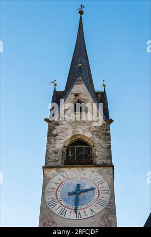 Trentino Fiera di Primiero - Kirche Santa Maria Assunta (1495) Stockfoto