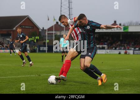 Victoria Park, Hartlepool, 1. August 2023. Jake HASTIE von Hartlepool United kämpft am Dienstag, den 1. August 2023 im Victoria Park, Hartlepool United, gegen Zak Johnson von Sunderland während des Vorsaison-Freundschaftsspiels zwischen Hartlepool United und Sunderland. (Foto: Mark Fletcher | MI News) Guthaben: MI News & Sport /Alamy Live News Stockfoto