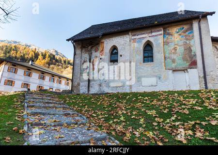 Trentino Fiera di Primiero - Kirche San Martino (1206) Stockfoto