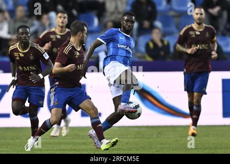 Genk, Belgien. 02. Aug. 2023. Genks Alieu Fadera kämpft während eines Fußballspiels zwischen dem belgischen KRC Genk und dem Swiss Servette FC um den Ball, Mittwoch, den 02. August 2023 in Genk, der ersten Etappe der zweiten Qualifikationsrunde für das UEFA Champions League-Gewinnspiel. BELGA FOTO JOHAN EYCKENS Kredit: Belga News Agency/Alamy Live News Stockfoto