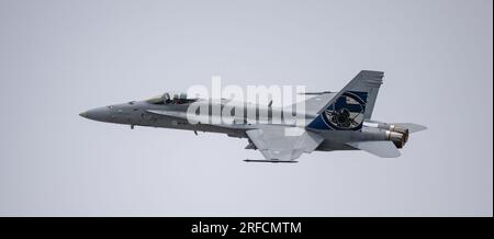 Finnische F/A-18C Hornet von Fighter Squadron 11 während der Ausstellung auf der Royal International Air Show 2023 Stockfoto