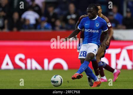 Genk, Belgien. 02. Aug. 2023. GENK, BELGIEN - AUGUST 2: Joseph Paintsil von KRC Genk schießt den Ball während des UEFA Champions League-Spiels zwischen KRC Genk und dem Servette FC in der Cegeka Arena am 2. August 2023 in Genk, Belgien (Foto von Jeroen Meuwsen/Orange Pictures) Guthaben: Orange Pics BV/Alamy Live News Stockfoto