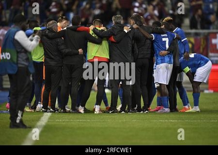 Genk, Belgien. 02. Aug. 2023. Genks Spieler wurden während eines Fußballspiels zwischen dem belgischen KRC Genk und dem Swiss Servette FC am Mittwoch, den 02. August 2023 in Genk, der ersten Etappe der zweiten Qualifikationsrunde für den UEFA Champions League-Wettbewerb, vorgestellt. BELGA FOTO JOHAN EYCKENS Kredit: Belga News Agency/Alamy Live News Stockfoto