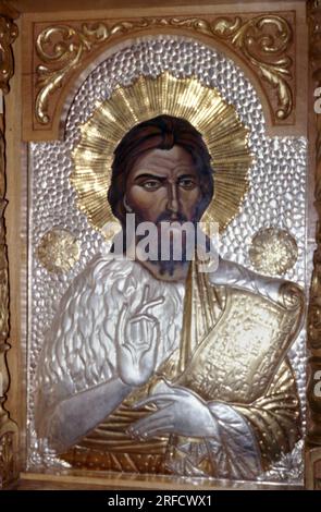 Kloster Hadambu, Kreis Iasi, Rumänien, 1999. Ein Symbol, das einen Härten Johannes den Täufer darstellt, der ein Pergament mit dem Text "Reue, denn das Reich des Himmels ist in der Hand" hält. Die Ikone gilt als ein Wunder, das wirkt. Stockfoto