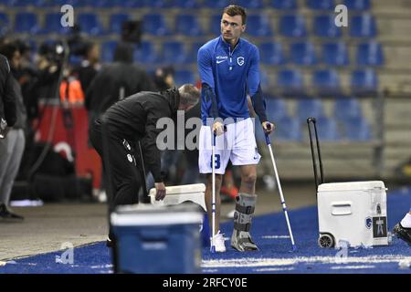Genk, Belgien. 02. Aug. 2023. Bryan Heynen von Genk wurde nach dem Verlust eines Fußballspiels zwischen dem belgischen KRC Genk und dem Swiss Servette FC am Mittwoch, den 02. August 2023 in Genk, der ersten Etappe der zweiten Qualifikationsrunde für den UEFA Champions League-Wettbewerb, gefilmt. BELGA FOTO JOHAN EYCKENS Kredit: Belga News Agency/Alamy Live News Stockfoto