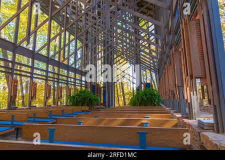 Die Thorncrown Chapel in Eureka Springs, Arkansas, wurde 1980 fertiggestellt und für die Öffentlichkeit geöffnet und ist sowohl ein spirituelles als auch ein architektonisches Wunder. Stockfoto