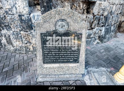 Erbaut um 1760, ein hoher Glockenturm, erbaut aus Korallensteinen, um die Bewohner vor eindringenden Piraten zu warnen, die die Stadt plündern und Frauen stehlen würden Stockfoto