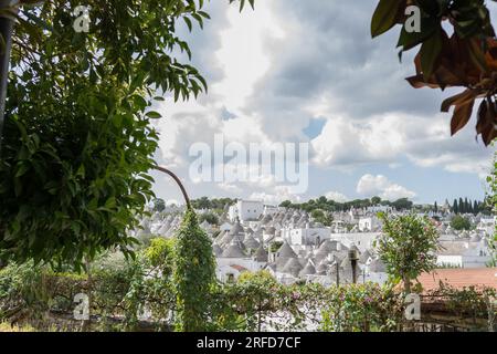 Blick auf die Trulli-Häuser von Alberobello Stockfoto