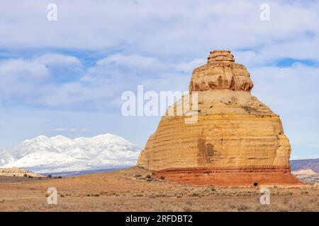 Church Rock, Sandsteinfelsen und La Sal Mountains, Winter, in der Nähe von Moab, Utah, USA, Von Dominique Braud/Dembinsky Photo Assoc Stockfoto