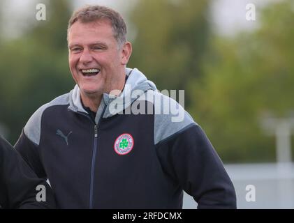 New Grosvenor Stadium, Lambeg, Nordirland, Vereinigtes Königreich. 18. Juli 2023. Fussballfreundlich vor der Saison – Distillery V Cliftonville. Irish League Football Manager, Cliftonville Manager Jim Magilton. Stockfoto