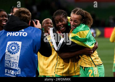 Melbourne, Australien, 2. August 2023. Die jamaikanische Mannschaft feiert am 02. August 2023 im AAMI Park in Melbourne, Australien, das Fußballspiel der Frauen-Weltmeisterschaft zwischen Jamaika und Brasilien. Kredit: Dave Hewison/Speed Media/Alamy Live News Stockfoto