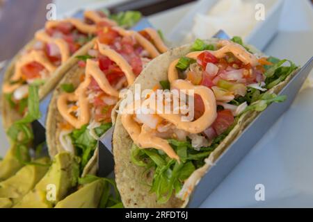 Nahaufnahme von Taco garniert mit Chipotle Sauce Stockfoto