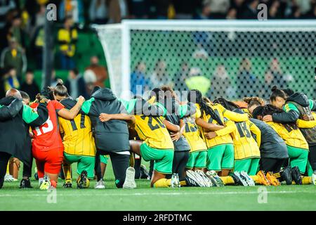 Melbourne, Victoria, Australien. 2. Aug. 2023. MELBOURNE, AUSTRALIEN - 02. AUGUST: Jamaikanische Spieler feiern das Zeichnen mit Brasilien und werden bei der FIFA Women's World Cup Australia & Neuseeland 2023 im Melbourne Rectangular Stadium am 02. August 2023 (Kreditbild: © Chris Putnam/ZUMA Press Wire) NUR REDAKTIONELLE VERWENDUNG! Nicht für den kommerziellen GEBRAUCH! Stockfoto