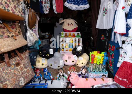 Souvenirs zum Verkauf an Verkaufsständen in Szentendre, Pest County, Ungarn Stockfoto