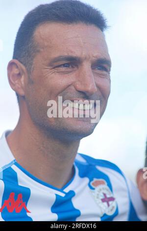 Tribut an Lionel Scaloni, Trainer der argentinischen Fußballweltmeisterschaft, von Deportivo de la Coruna im Riazor-Stadion am 1. August 2023 Stockfoto