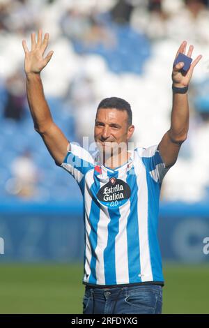 Tribut an Lionel Scaloni, Trainer der argentinischen Fußballweltmeisterschaft, von Deportivo de la Coruna im Riazor-Stadion am 1. August 2023 Stockfoto