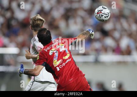 Orlando, Florida, USA. 2. Aug. 2023. Juventus Torwart CARLO PINSOGLIO (23) wirft den Ball während der zweiten Hälfte der Florida Cup Series Fußball Champions Tour Juventus vs Real Madrid Fußballspiel im Camping World Stadium in Orlando, FL am 2. August 2023. (Kreditbild: © Cory Knowlton/ZUMA Press Wire) NUR REDAKTIONELLE VERWENDUNG! Nicht für den kommerziellen GEBRAUCH! Stockfoto
