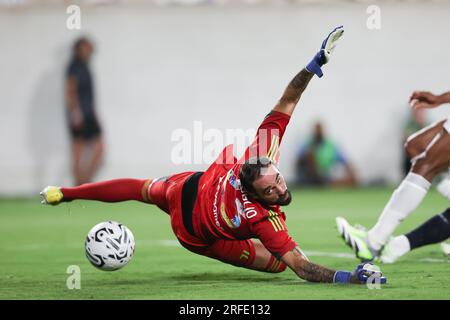 Orlando, Florida, USA. 2. Aug. 2023. Torwart CARLO PINSOGLIO (23) von Juventus verpasst während der zweiten Hälfte des Spiels der Florida Cup Series Soccer Champions Tour Juventus gegen Real Madrid im Camping World Stadium einen Block. (Kreditbild: © Cory Knowlton/ZUMA Press Wire) NUR REDAKTIONELLE VERWENDUNG! Nicht für den kommerziellen GEBRAUCH! Stockfoto