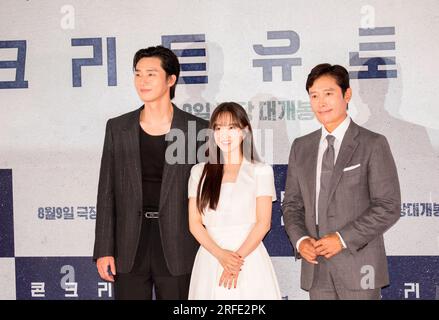 Park Seo-Jun, Park Bo-Young und Lee Byung-Hun, 31. Juli 2023 : Besetzte Mitglieder (L-R) Park Seo-Jun, Park Bo-Young und Lee Byung-Hun nehmen nach einer Pressevorschau des koreanischen Films "Concrete Utopia" in Seoul, Südkorea, an einer Pressekonferenz Teil. Kredit: Lee Jae-Won/AFLO/Alamy Live News Stockfoto