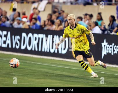 Chicago, USA, 02. August 2023. Marco Reus (11) von Bundesliga Borussia Dortmund holt sich den Ball gegen den Premier League Chelsea FC während einer Freundschaft auf dem Soldier Field in Chicago, IL, USA. Kredit: Tony Gadomski / All Sport Imaging / Alamy Live News Stockfoto