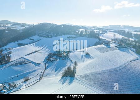 Winterlicher Blick auf Deggendorf, auch bekannt als Tor zum Bayerischen Wald Stockfoto
