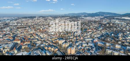 Winterlicher Blick auf Deggendorf, auch bekannt als Tor zum Bayerischen Wald Stockfoto