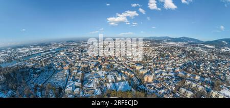 Winterlicher Blick auf Deggendorf, auch bekannt als Tor zum Bayerischen Wald Stockfoto