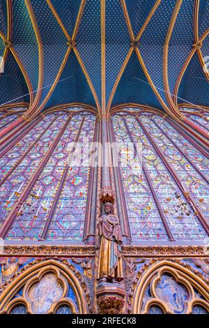 Monumentales Interieur der Sainte-Chapelle mit Buntglasfenstern, obere Ebene der königlichen Kapelle im gotischen Stil. Palais de la Cite, Paris, Frankreich Stockfoto