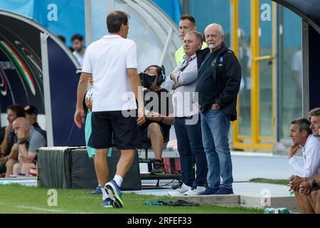 Der italienische Präsident von SSC Neapel, Aurelio De Laurentiis, schaut auf das Freundschaftsspiel SSC Napoli gegen Girona FC. Stockfoto