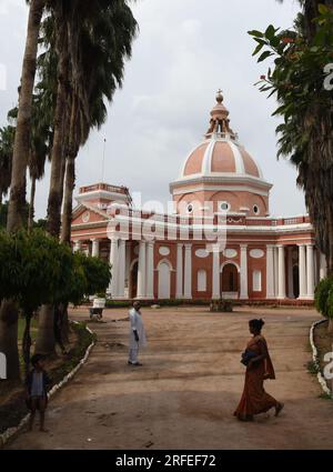 Indien. 02. Aug. 2023. NEW DELHI, INDIEN - 2. AUGUST: ST. James' Church in der Lothian Rd, Kashmere Gate, am 2. August 2023 in Neu-Delhi, Indien. St. James' Church war einst die offizielle Kirche des britischen Vizekönigs von Indien in Delhi, Indien. Das Gebäude, das 1836 für Colonel James Skinner erbaut wurde, ist eine der ältesten Kirchen der Stadt. Es ist weiterhin Teil der Diözese der Kirche Nordindien von Delhi. (Foto: Sonu Mehta/Hindustan Times/Sipa USA) Guthaben: SIPA USA/Alamy Live News Stockfoto