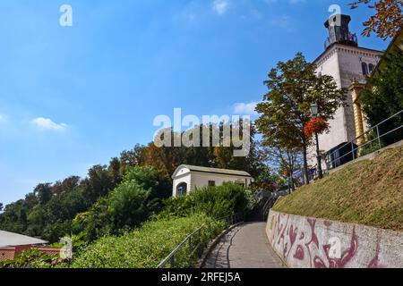 Straße nach Zagreb Oberstadt - Lotrščak-Turm und Strossmayer-Promenade Stockfoto