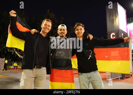 Brisbane, Australien. 03. Aug. 2023. Brisbane, Australien, August 3. 2023: Fans Deutschlands kommen vor dem FIFA Womens World Cup 2023 Group H Fußballspiel zwischen Südkorea und Deutschland im Brisbane Stadium in Brisbane, Australien. (James Whitehead/SPP) Kredit: SPP Sport Press Photo. Alamy Live News Stockfoto