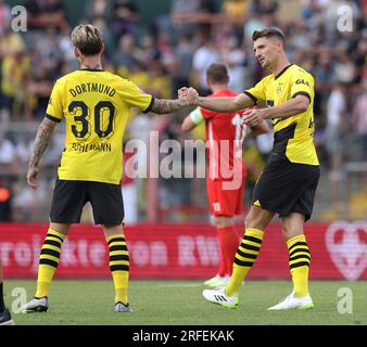 Oberhausen, Deutschland. 19. Juli 2023. firo : 07/19/2023, Fußball, 1. League, 1. Bundesliga, Staffel 2023/2024, Testspiel, RWO, Rot-Weiss Oberhausen - BVB, Borussia Dortmund 2: 3 Thomas MEUNIER, BVB rechts mit Ole POHLMANN/dpa/Alamy Live News Stockfoto