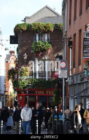 Das Äußere des berühmten Temple Bar Pubs im Temple Bar District in Dublin, Irland Stockfoto