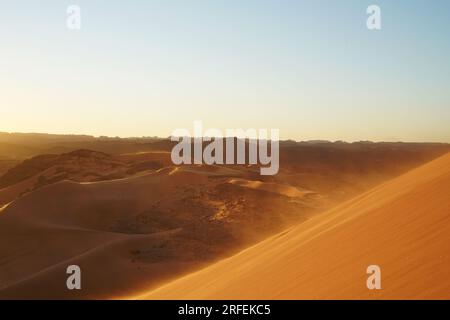 Blick auf die Düne von Tin Merzouga im Tassili nAjjer Nationalpark in Algerien Stockfoto